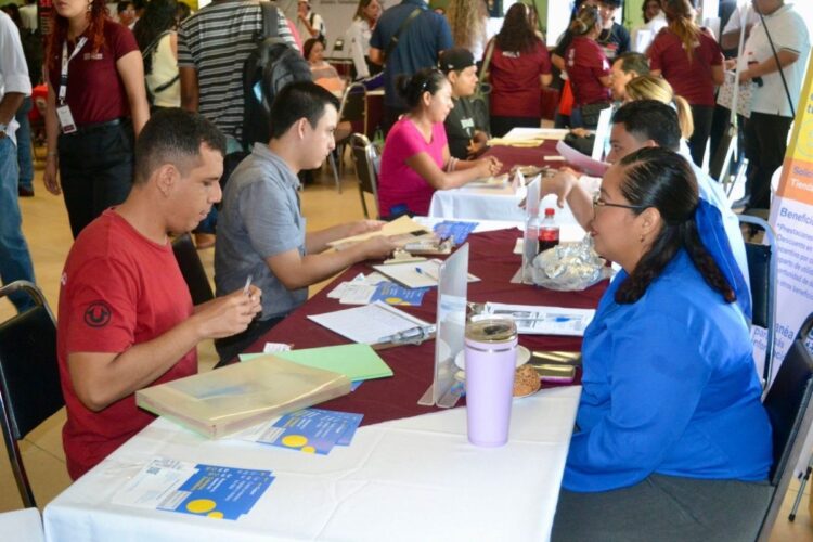 SECRETARÍA DEL TRABAJO Y PREVISIÓN SOCIAL Ofertan vacantes en Feria del Empleo