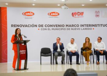 GOBIERNO MUNICIPAL Y CONSTRUCTORES Llevan apoyo a familias vulnerables