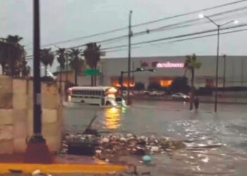 SORPRENDE TROMBA Llueve agua y caos en Reynosa