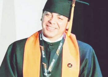 CRISTIAN CASTRO A LOS 51 AÑOS Celebra su graduación de la preparatoria