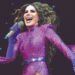 GLORIA TREVI Sufre caída durante concierto