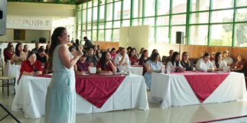 Capacitan a funcionarios en perspectiva de género