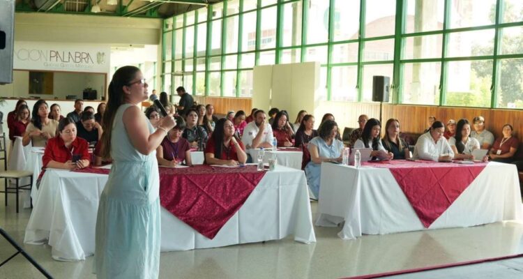 Capacitan a funcionarios en perspectiva de género