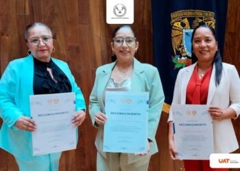 Reciben docentes de la UAT premio nacional