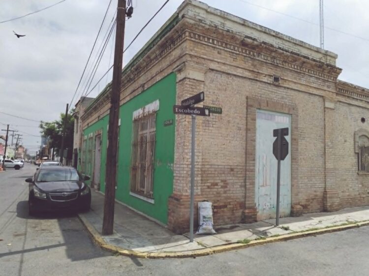 Sí hay casas y terrenos, pero no en venta