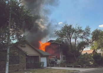 INVESTIGAN CAUSAS DEL INCENDIO ¡Lo devoran las llamas!