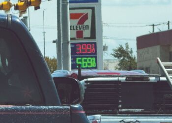 TIENE LAREDO MAYOR ALZA Ronda galón de gasolina los $4.00