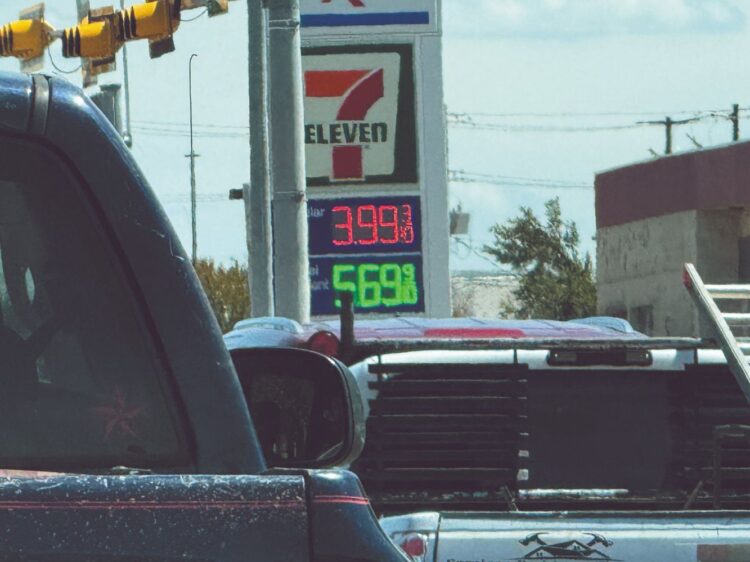 TIENE LAREDO MAYOR ALZA Ronda galón de gasolina los $4.00