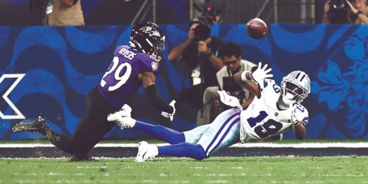 EN LA ÚLTIMA JUGADA DEL PARTIDO Ravens apaga a los Cowboys
