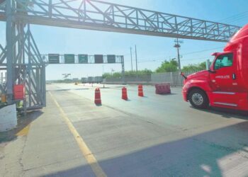 RECLAMAN TRAILEROS Apagones paralizan el Puente III