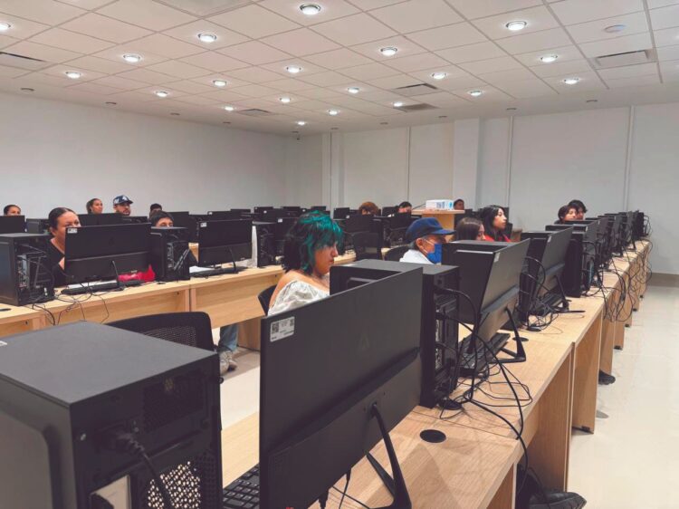 FORTALECEN A EMPRENDEDORES Impulsan a negocios locales con estrategia