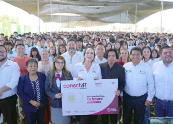 A ESTUDIANTES DE LA UT Y UPN Reciben universitarios conectividad móvil