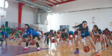 Nuevo Laredo se suma a clase de baloncesto