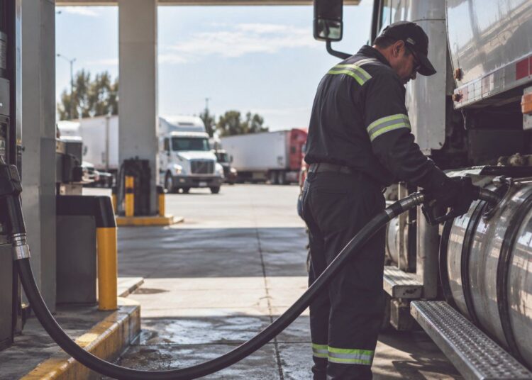 MÉXICO TEME CRISIS Amenaza Trump con cortar diesel