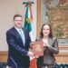 Entrega documento de informe al Cabildo