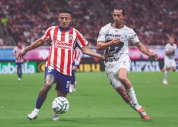 GOLEA 3-0 A PUMAS El Rebaño asalta el liderato del torneo