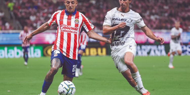 GOLEA 3-0 A PUMAS El Rebaño asalta el liderato del torneo