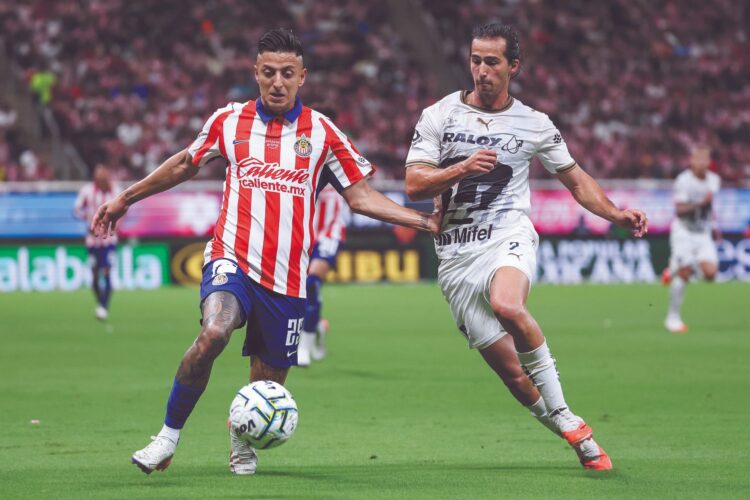 GOLEA 3-0 A PUMAS El Rebaño asalta el liderato del torneo