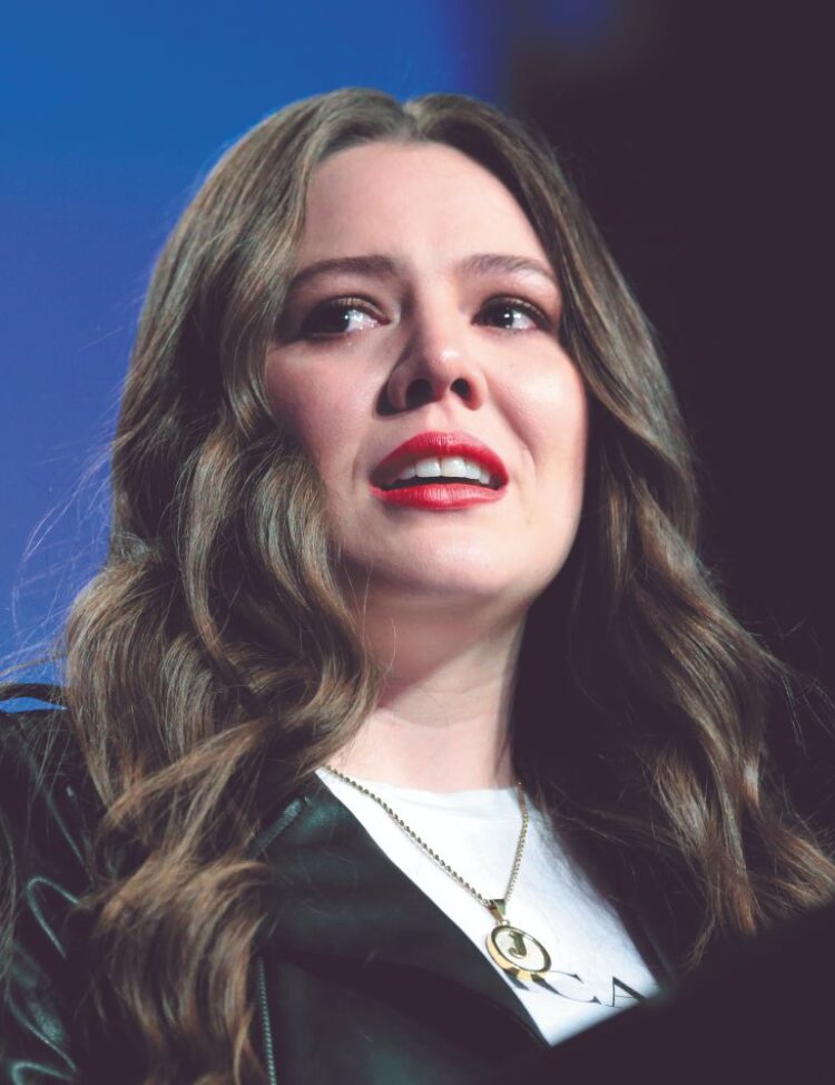 TRAS SEPARACIÓN DE JESSE Joy rompe en llanto