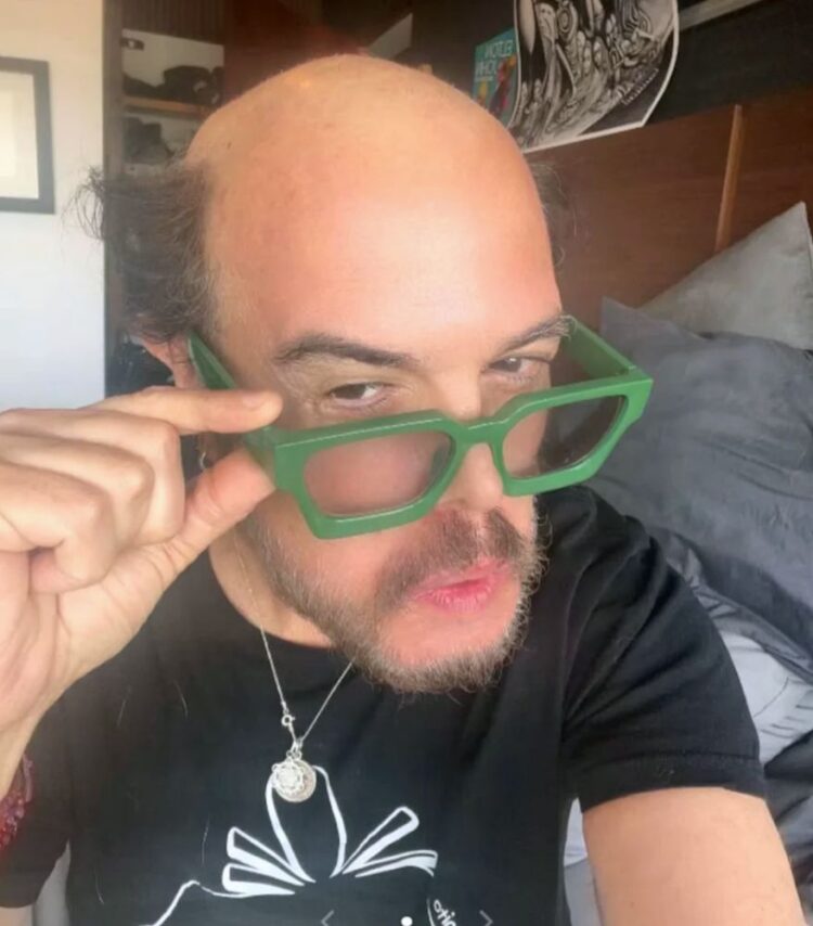 Aleks Syntek sorprende con foto sin cabello tras polémica