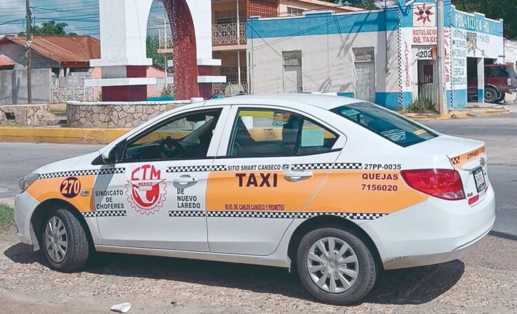Taxistas cumplen con revista mecánica