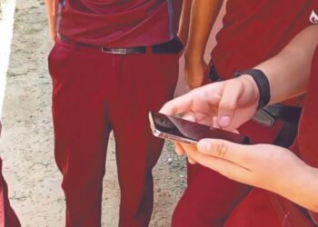 A PARTIR DEL 3 DE NOVIEMBRE Celulares quedan prohibidos en escuelas