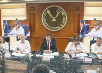 Rector destaca avances de la UAT ante Patronato