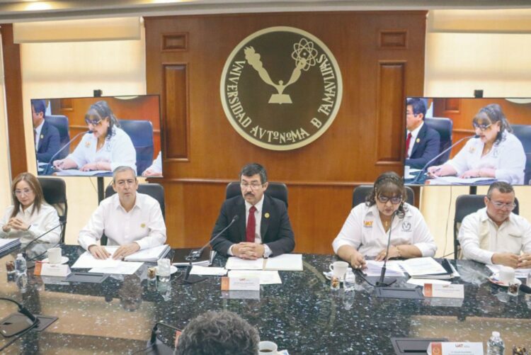 Rector destaca avances de la UAT ante Patronato