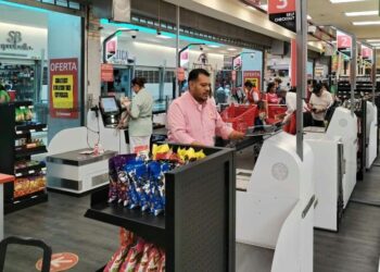 Repunta empleo en centros comerciales