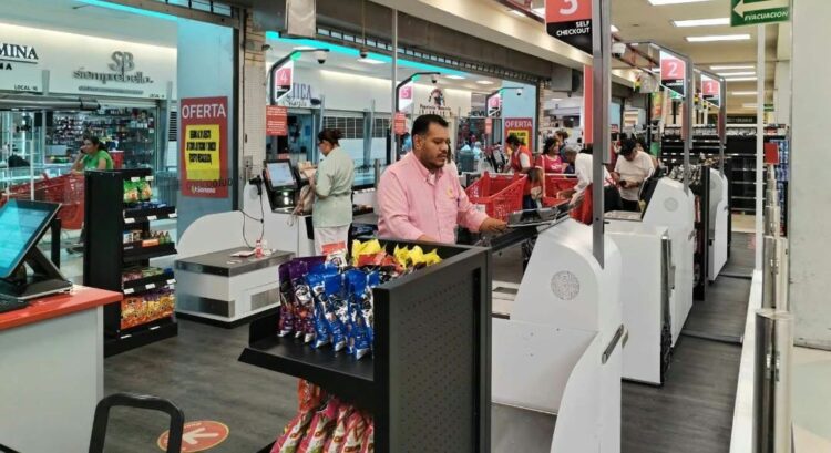 Repunta empleo en centros comerciales
