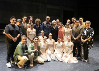 ASISTE A LA OBRA ENTRE VIENTO Y MAREA Atestigua Américo Villarreal calidad artística del festival