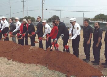 Inicia construcción de taller para bomberos