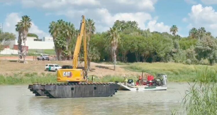 INSTALAN ESTACAS EN EL RÍO Iniciarán colocación de boyas