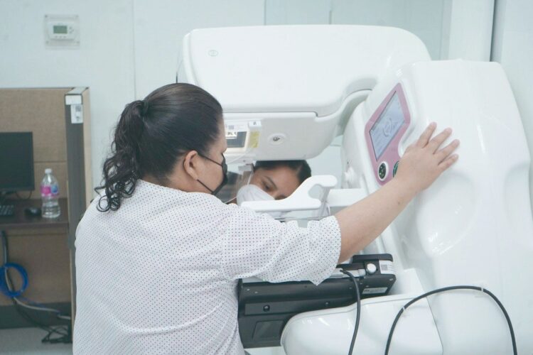 Agendan más de 400 mujeres su mastografía