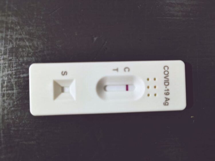 Confirman brote de Covid