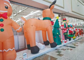 Adelantan la Navidad centros comerciales