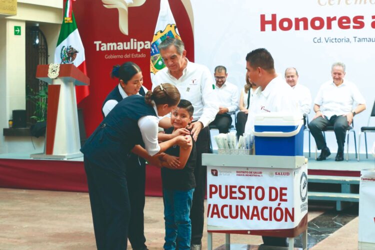 LA MÁXIMA CASA DE ESTUDIOS, SUBRECIBE LA PRIMERA DOSIS Encabeza Américo Campaña Estatal de Vacunación