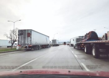 CARRETERA NUEVO LAREDO -MTY Proponen que vía libre sea solo para la carga