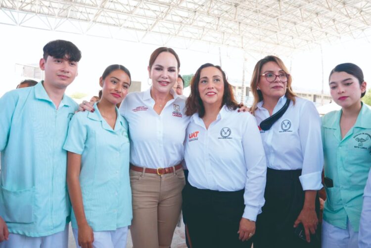 FORTALECE APOYO A UNIVERSITARIOS Otorga CLCR becas para titulación