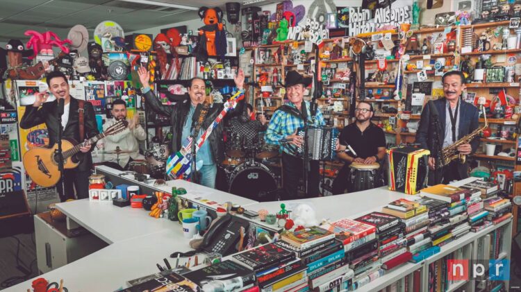 CANTAN “SOMOS MÁS AMERICANOS” Los Tigres del Norte llevan su música a Tiny Desk