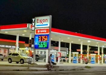 Baja gasolina, pero diésel se mantiene caro