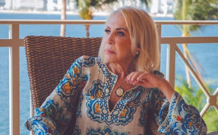 TRAS REVENTARSE UNA ÚLCERA GÁSTRICA Laura Bozzo está intubada